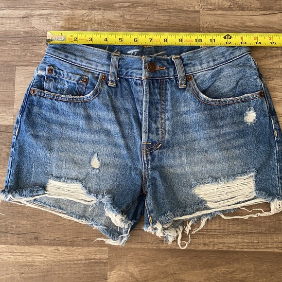 We the free jean shorts size 25 - Picture 3 of 7